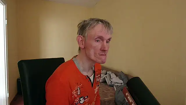 Snapshot of k74robert chatting on 02-08-26, 12:19 k74robert online show from 02-08-26, 12:19