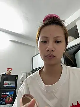 Snapshot of Lil-Gi chatting on 05-26-26, 10:00 Lil-Gi online show from 05-26-26, 10:00