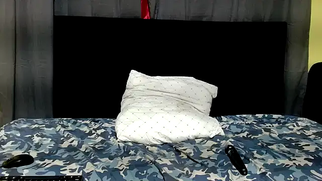 DarkBubble18 online show from 10-17-25, 09:39