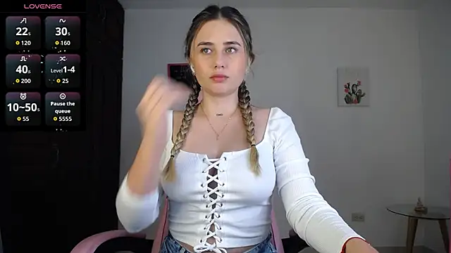 Snapshot of Veronika__Winslow_ chatting on 09-11-25, 04:45 Veronika Winslow online show from 09-11-25, 04:45