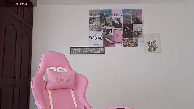 Veronika  Winslow  online show from 02-24-26, 05:00