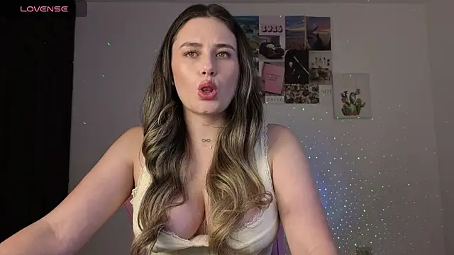 Snapshot of Veronika__Winslow_ chatting on 05-14-26, 05:14 Veronika Winslow online show from 05-14-26, 05:14