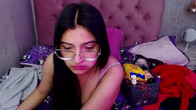 Snapshot of laurenelove chatting on 09-10-25, 02:11 laurenelove online show from 09-10-25, 02:11