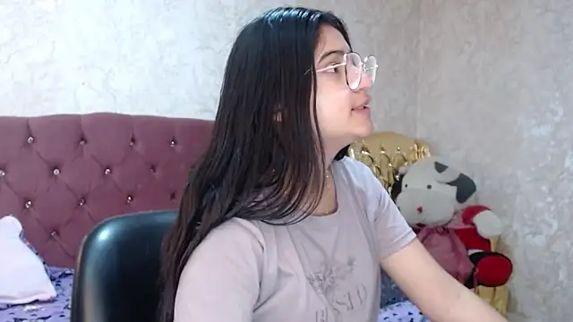 Snapshot of laurenelove chatting on 09-18-25, 02:35 laurenelove online show from 09-18-25, 02:35