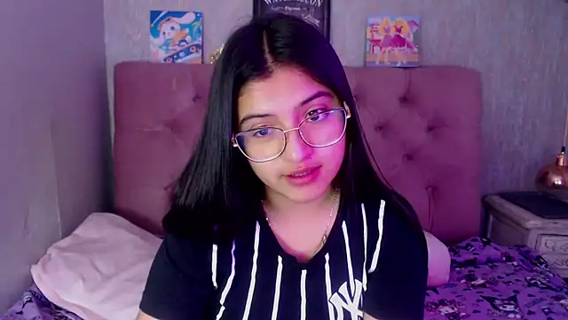 Snapshot of laurenelove chatting on 09-19-25, 02:24 laurenelove online show from 09-19-25, 02:24