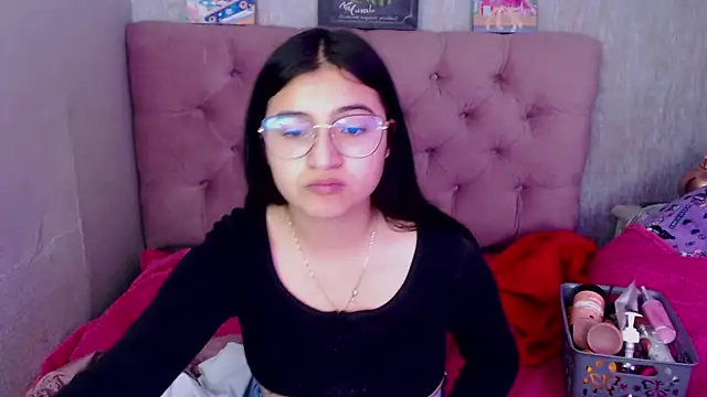 Snapshot of laurenelove chatting on 10-06-25, 02:20 laurenelove online show from 10-06-25, 02:20