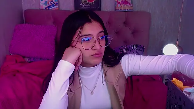 Snapshot of laurenelove chatting on 10-11-25, 03:39 laurenelove online show from 10-11-25, 03:39