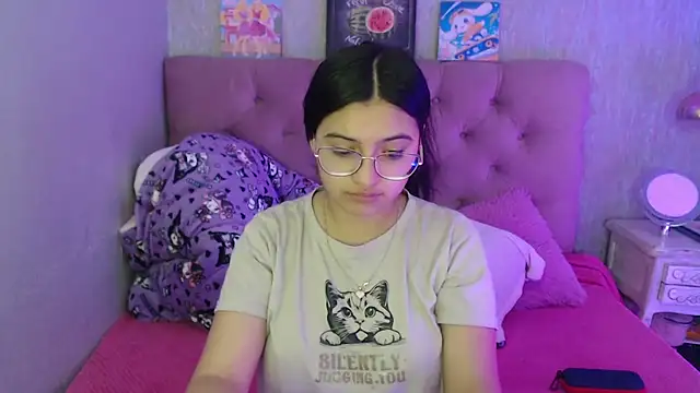 Snapshot of laurenelove chatting on 10-15-25, 03:06 laurenelove online show from 10-15-25, 03:06