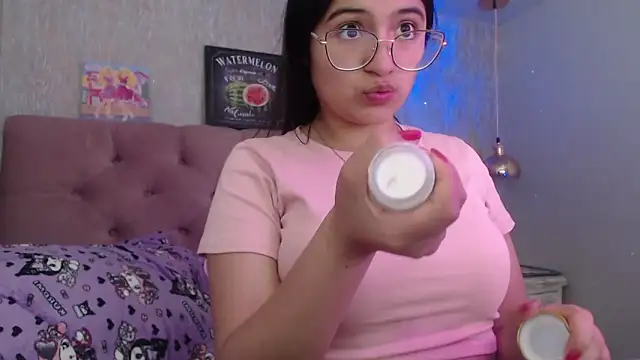 Snapshot of laurenelove chatting on 10-21-25, 03:51 laurenelove online show from 10-21-25, 03:51