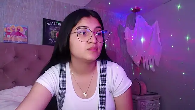 Snapshot of laurenelove chatting on 10-27-25, 03:32 laurenelove online show from 10-27-25, 03:32