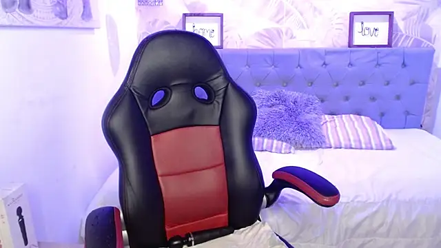 Lily tk online show from 11-20-25, 03:18