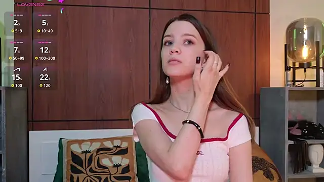 Alison kisss online show from 04-18-26, 08:53