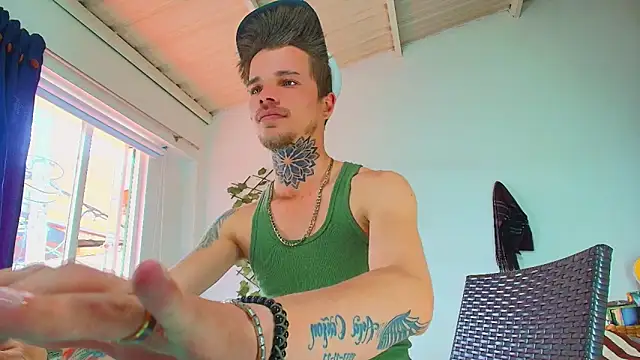 Snapshot of Gold_Loyal77 chatting on 09-16-25, 04:19 Gold Loyal77 online show from 09-16-25, 04:19