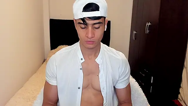 Snapshot of stylish_men chatting on 09-19-25, 04:40 stylish men online show from 09-19-25, 04:40