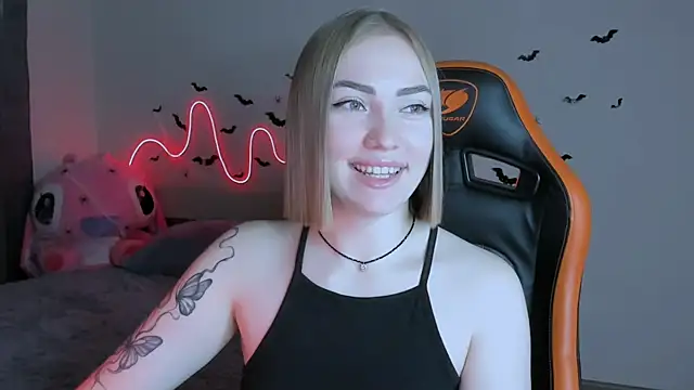 LaraKrein lk online show from 10-24-25, 03:19