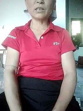 Snapshot of phlin1 chatting on 05-26-26, 10:11 phlin1 online show from 05-26-26, 10:11