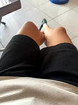 sharon-Hanna online show from 11-19-25, 01:16