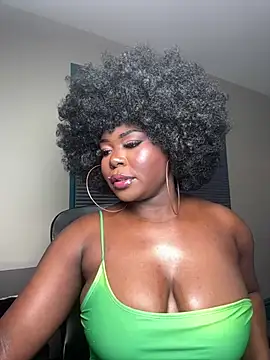 Snapshot of WomanNextdoor1 chatting on 05-31-26, 03:04 WomanNextdoor1 online show from 05-31-26, 03:04
