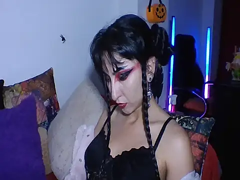 a miss online show from 10-31-25, 04:24