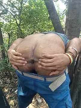 Snapshot of Aeroxx chatting on 04-01-26, 04:35 Aeroxx online show from 04-01-26, 04:35