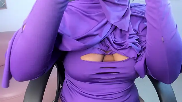 Snapshot of yasmin_elite chatting on 10-10-25, 10:03 yasmin elite online show from 10-10-25, 10:03