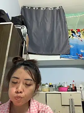 Snapshot of Minee1202 chatting on 05-27-26, 02:52 Minee1202 online show from 05-27-26, 02:52