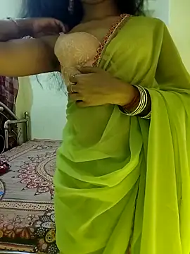 Snapshot of Snaya-baby chatting on 09-16-25, 02:40 Snaya-baby online show from 09-16-25, 02:40