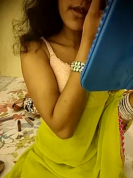 Snapshot of Snaya-baby chatting on 11-13-25, 11:31 Snaya-baby online show from 11-13-25, 11:31