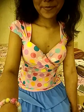 Snapshot of Snaya-baby chatting on 11-17-25, 12:22 Snaya-baby online show from 11-17-25, 12:22