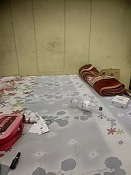 Snapshot of Snaya-baby chatting on 12-05-25, 12:36 Snaya-baby online show from 12-05-25, 12:36