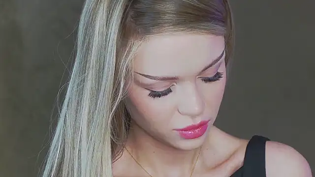 MarilynNova online show from 04-12-26, 04:28