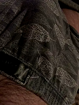 Snapshot of MuzzyFacing chatting on 12-02-25, 10:27 MuzzyFacing online show from 12-02-25, 10:27