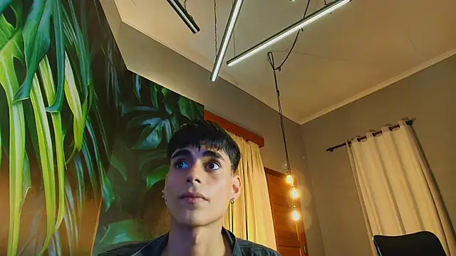 Snapshot of Dani_mc1 chatting on 09-13-25, 11:37 Dani mc1 online show from 09-13-25, 11:37