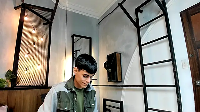 Snapshot of Dani_mc1 chatting on 10-15-25, 11:32 Dani mc1 online show from 10-15-25, 11:32