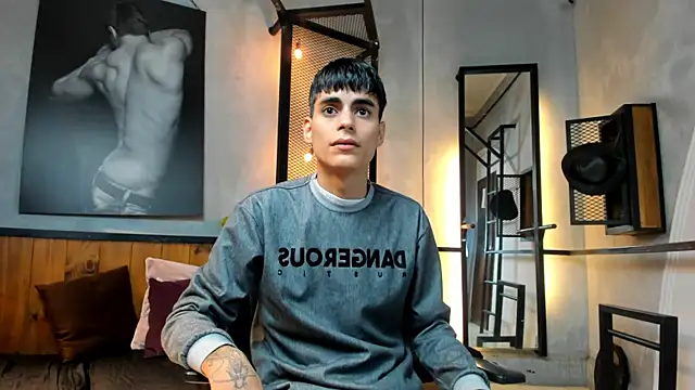 Snapshot of Dani_mc1 chatting on 10-16-25, 11:22 Dani mc1 online show from 10-16-25, 11:22