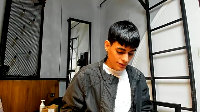 Snapshot of Dani_mc1 chatting on 10-21-25, 11:33 Dani mc1 online show from 10-21-25, 11:33