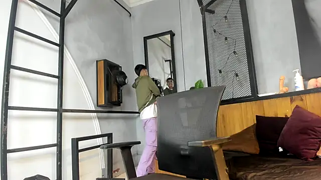 Snapshot of Dani_mc1 chatting on 10-24-25, 11:28 Dani mc1 online show from 10-24-25, 11:28