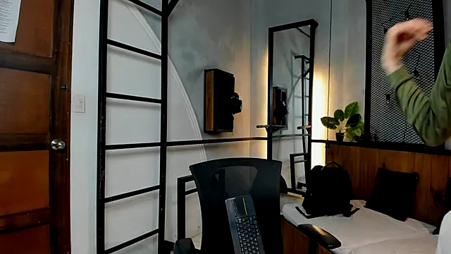 Snapshot of Dani_mc1 chatting on 11-09-25, 11:41 Dani mc1 online show from 11-09-25, 11:41