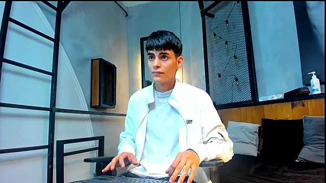 Snapshot of Dani_mc1 chatting on 11-20-25, 11:54 Dani mc1 online show from 11-20-25, 11:54