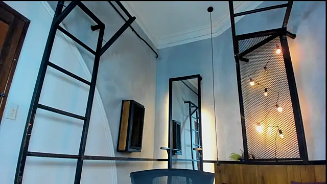 Snapshot of Dani_mc1 chatting on 11-24-25, 11:32 Dani mc1 online show from 11-24-25, 11:32