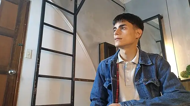 Snapshot of Dani_mc1 chatting on 12-16-25, 11:26 Dani mc1 online show from 12-16-25, 11:26