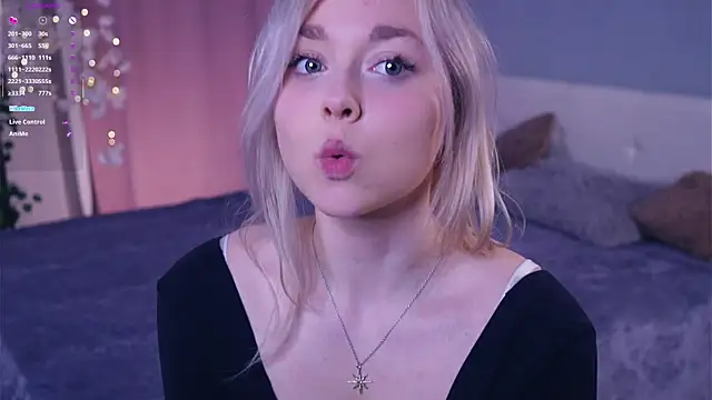 AccaCroyle online show from 04-12-26, 06:02