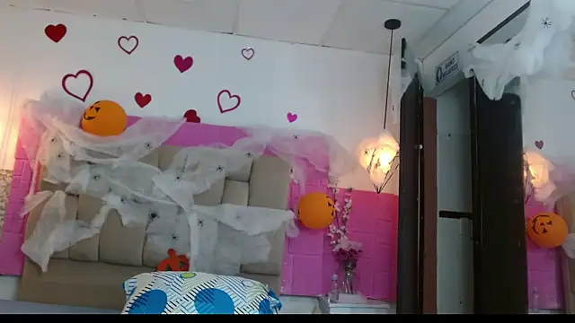 Snapshot of Damary_Leon chatting on 10-27-25, 06:56 Damary Leon online show from 10-27-25, 06:56