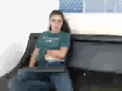 Snapshot of Arieeel_09 chatting on 09-20-25, 04:19 Arieeel 09 online show from 09-20-25, 04:19