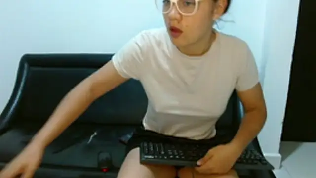 Snapshot of Arieeel_09 chatting on 10-28-25, 11:18 Arieeel 09 online show from 10-28-25, 11:18