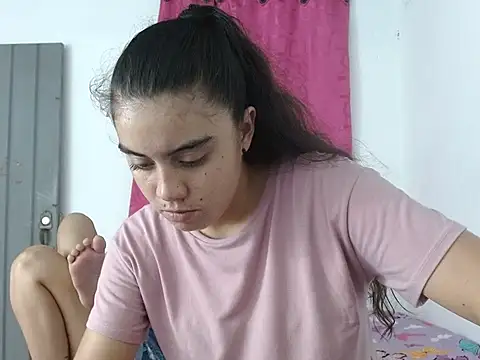 Snapshot of Arieeel_09 chatting on 11-16-25, 07:52 Arieeel 09 online show from 11-16-25, 07:52