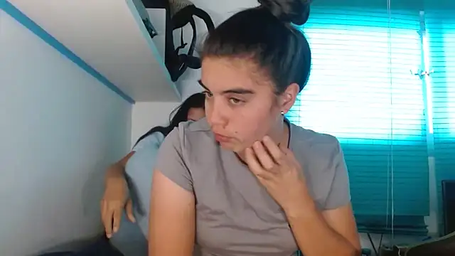 Arieeel 09 online show from 04-15-26, 04:03