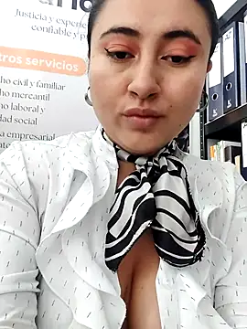 Snapshot of AMATISTA__16 chatting on 05-20-26, 12:22 AMATISTA 16 online show from 05-20-26, 12:22
