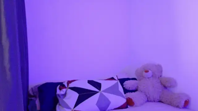 Snapshot of nudesketch1 chatting on 10-18-25, 02:18 nudesketch1 online show from 10-18-25, 02:18