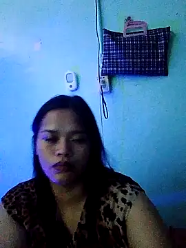 Snapshot of Yummymiciouse_26 chatting on 10-26-25, 04:29 Yummymiciouse 26 online show from 10-26-25, 04:29